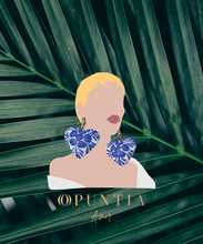 Cargar imagen en el visor de la galería, Aretes en forma de corazón