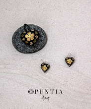 Cargar imagen en el visor de la galería, Conjunto de Collar y Aretes en Forma de Corazón Pintado a Mano