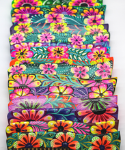 Cargar imagen en el visor de la galería, Peines con mango elaborados de madera de copal, tallados y pintados a mano, por lo que son ��