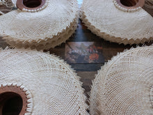 Cargar imagen en el visor de la galería, Abanico con mango redondo

