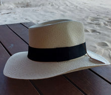 Cargar imagen en el visor de la galería, Sombrero de Jipijapa
