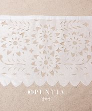 Cargar imagen en el visor de la galería, Tiras de Papel Picado Blanco
