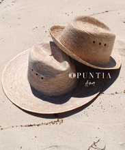 Cargar imagen en el visor de la galería, Sombreros de Palma Grande
